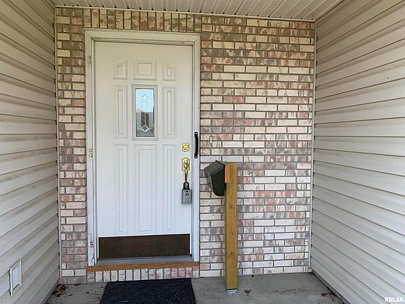 3rd image of 1702 Winchester Ct