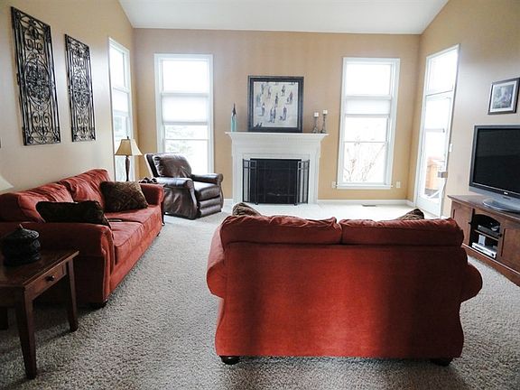 2nd image of 1078 Ascot Dr