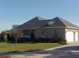 708 Westlake Dr, Troy, MO 63379