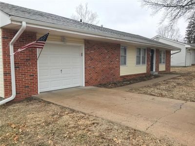1421 Cherokee St, Leavenworth, KS, 66048