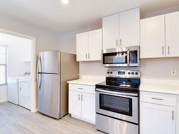 4th image of 6122 S Bell Pl
