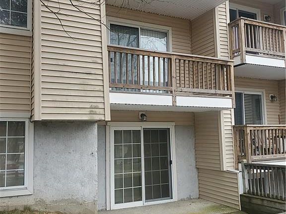 3rd image of 513 Fox Run Ln #513