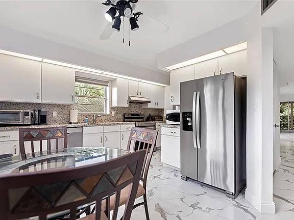 4th image of 1501 Cayman Way