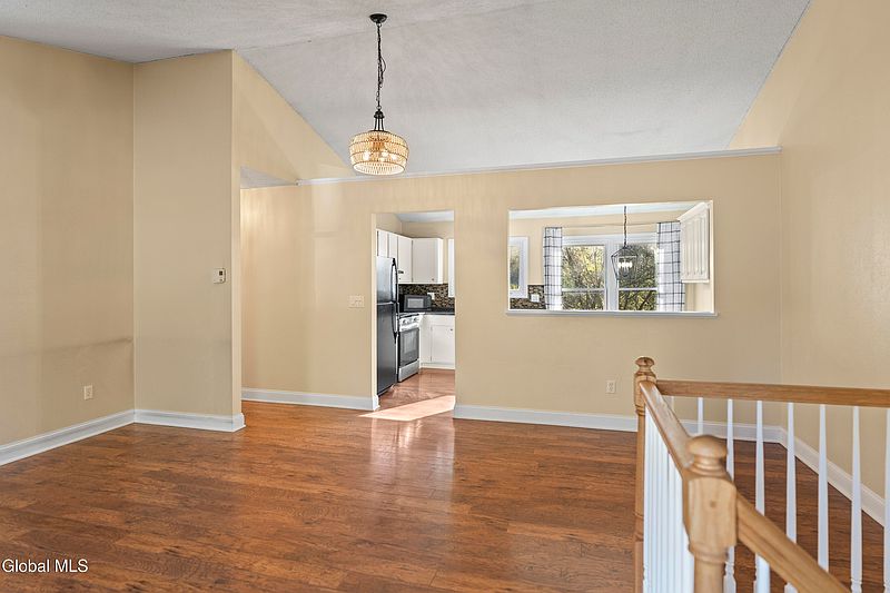 5th image of 87 Algonquin Road