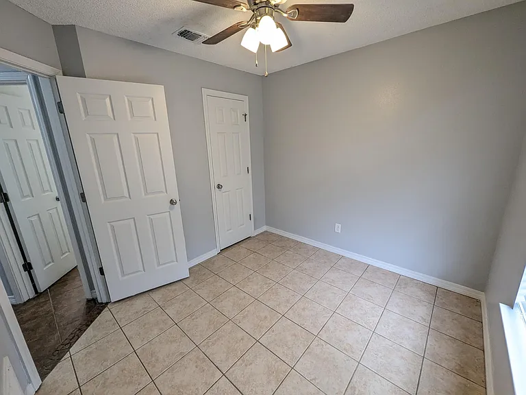 7592 Chablis Cir — Photo 15