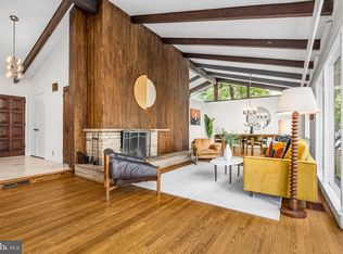 9115 Le Velle Dr, Chevy Chase, MD 20815