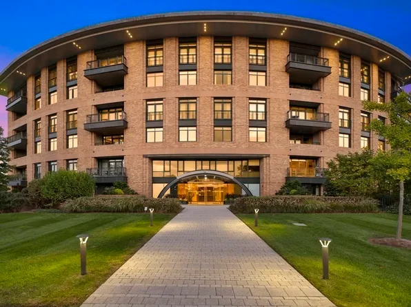 2400 Beacon St Unit 401, Chestnut Hill, MA 02467