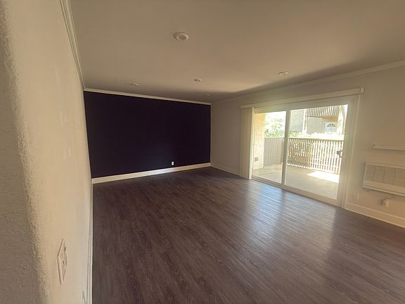 3rd image of 8545 Villa La Jolla Dr APT A