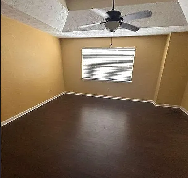 1089 Ashbury Dr — Photo 4