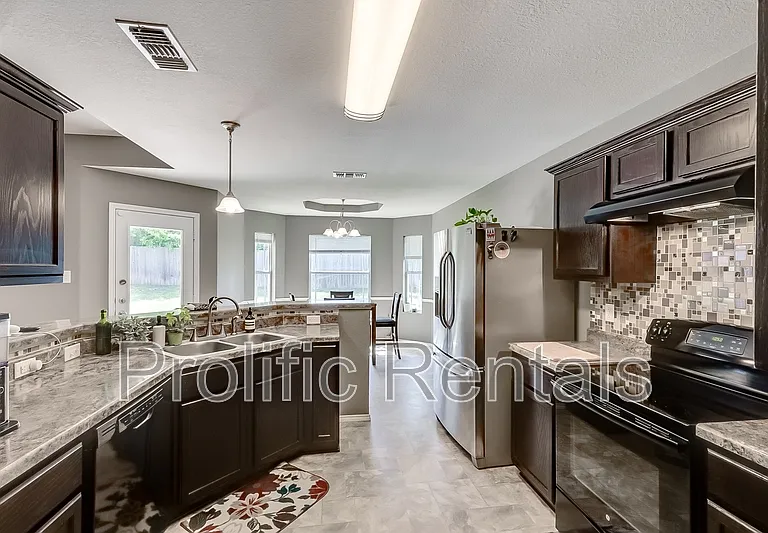 5102 Screaming Eagle Cir — Photo 14