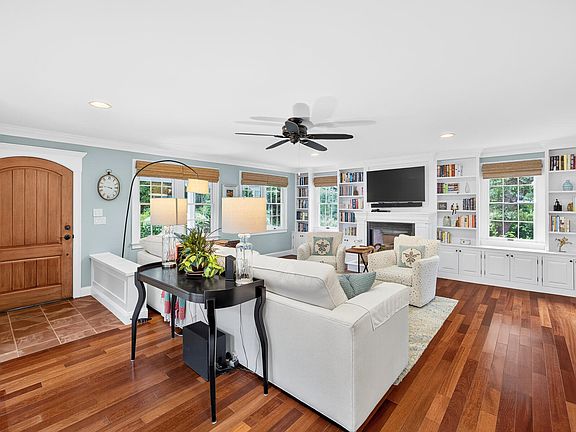 4th image of 819 W Falmouth Highway