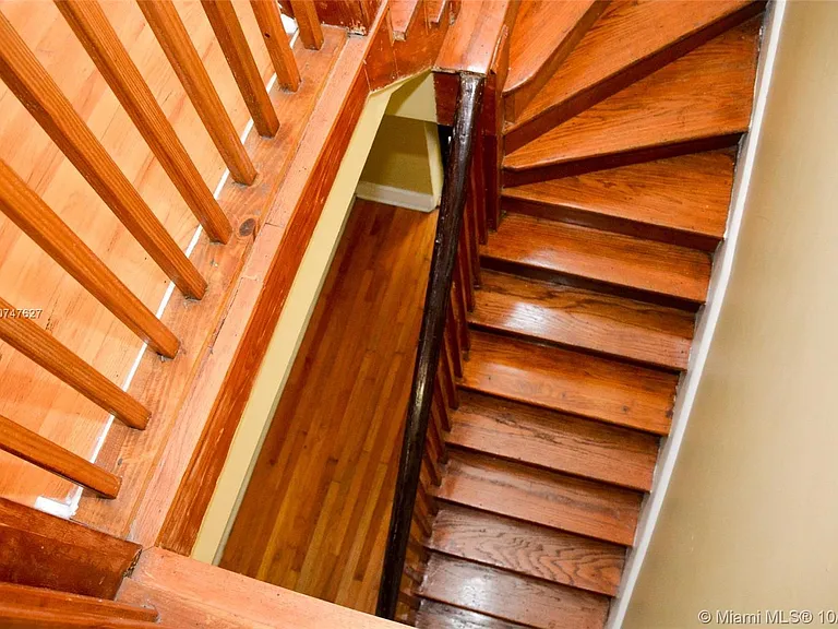 11520 NE 6th Ave #10 — Photo 5