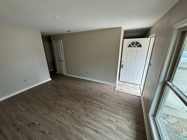 304 Mimosa St — Photo 4