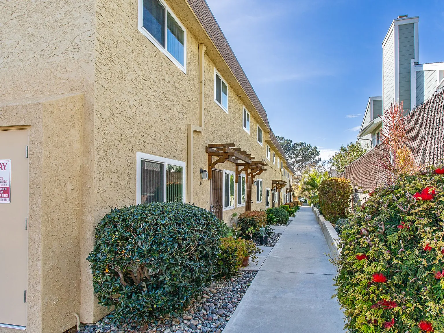 Breakwater Townhomes — Photo 4