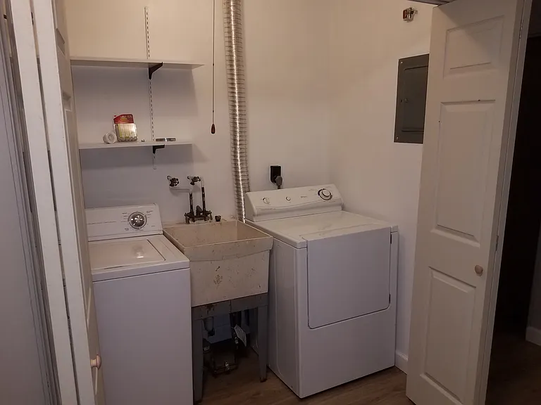 5200 Capitol Hill Dr #B — Photo 3