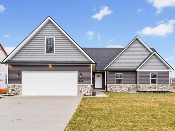 211 Shelldrake Ln, Saint Clair, MI 48079