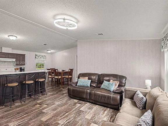 4th image of 2856 Pioneer 9th St