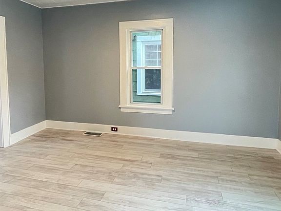 5th image of 2405 McKinley Ave