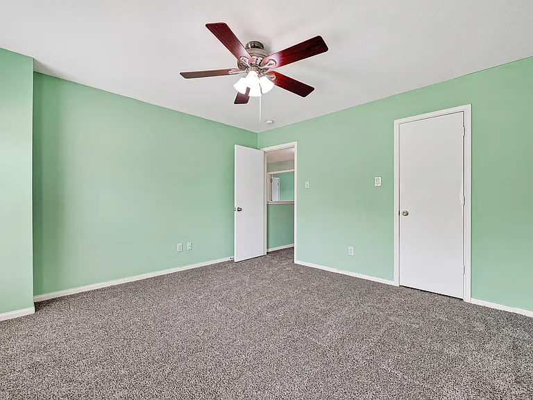 16102 Flatridge Ct — Photo 32