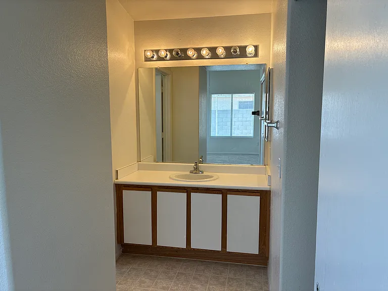 10523 W Windsor Blvd — Photo 18