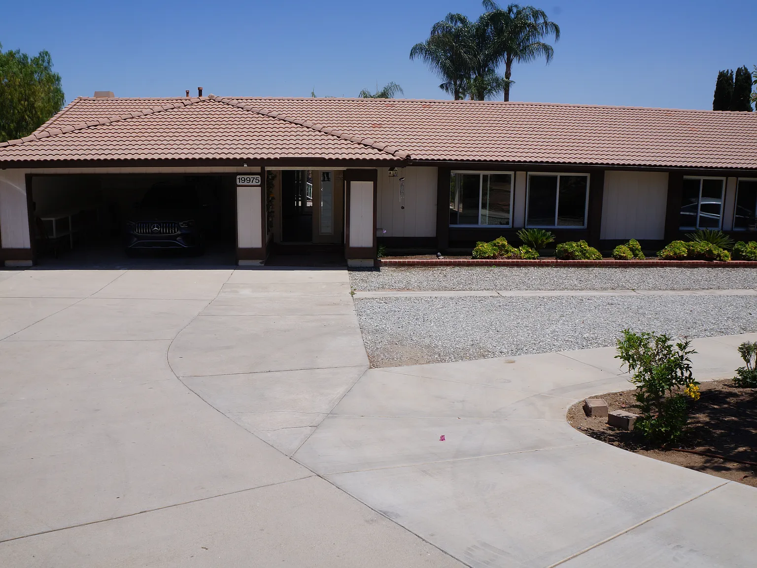 4 bed, $3,300 — Photo 2