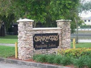 2340 Evergreen Ct, Pembroke Pines, FL 33026