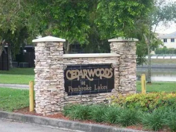 2340 Evergreen Ct, Pembroke Pines, FL 33026