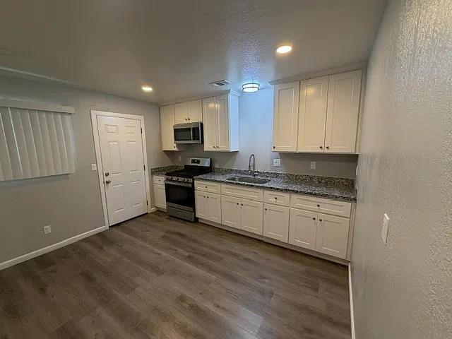 2 bed, 800 sqft, $2,200 — Photo 4