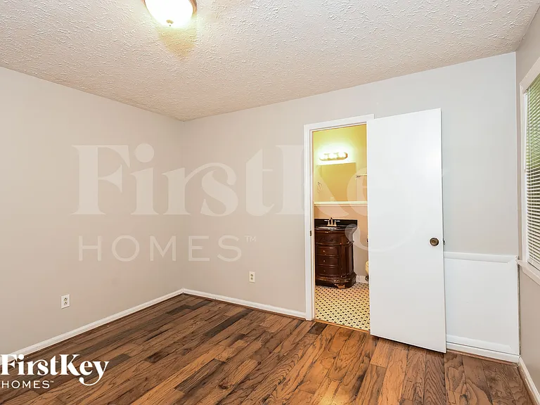3704 Newport Dr — Photo 13