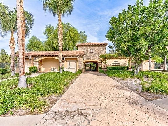 3rd image of 3285 Ledgewood Cir