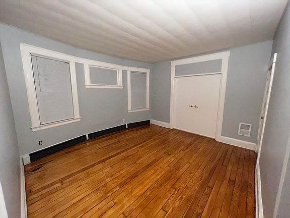 4th image of 145 Castleton Ave #1