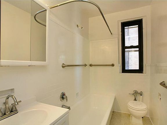 4th image of 300 W 108th St APT 8E