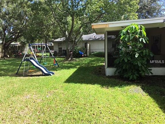 3rd image of 1806 Greenwood Dr