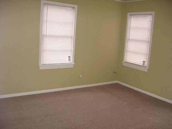 4th image of 1642 Ash St