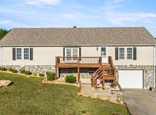 1019 Park Mountain Ter, Huddleston, VA 24104