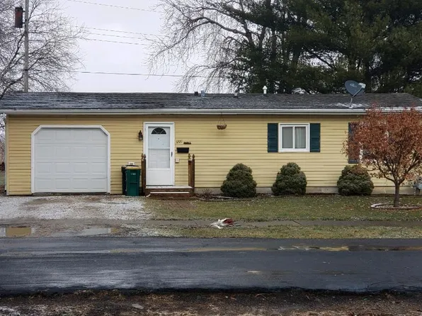 1221 Garden Ln, Galesburg, IL 61401