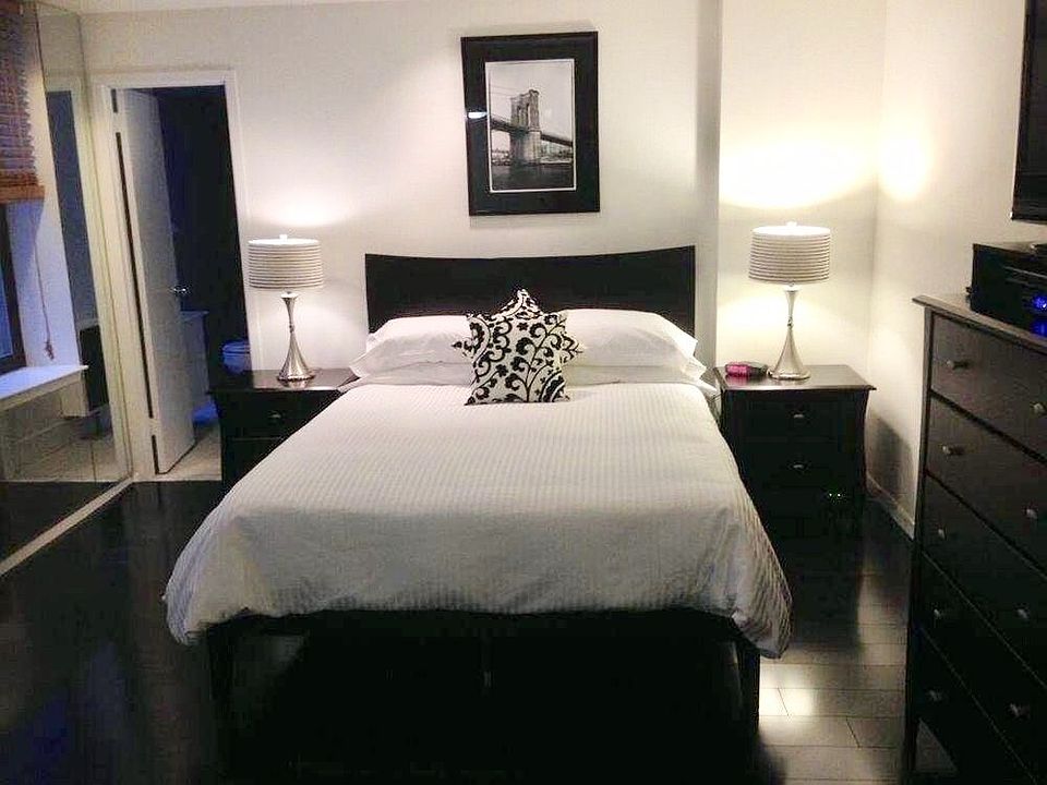 1st image of 150 W 51st St APT 1522