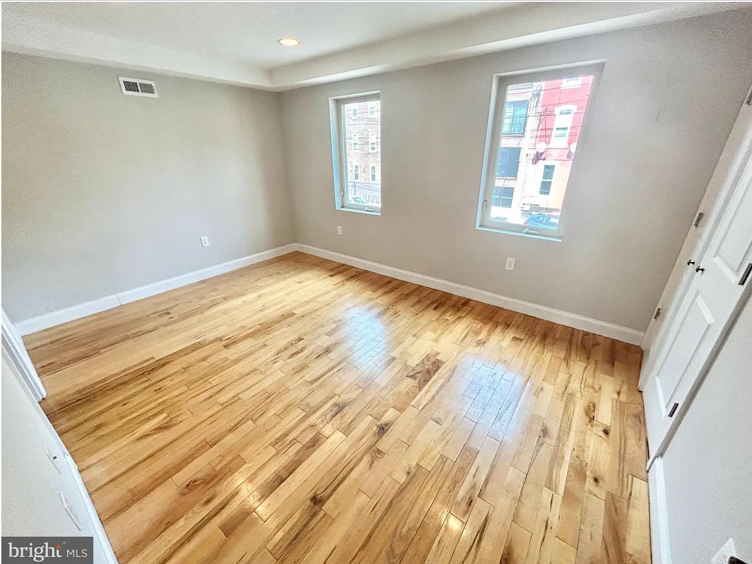 Room to Live, Relax & Entertain 3 Beds, 3 Baths + Roof Deck — Photo 4
