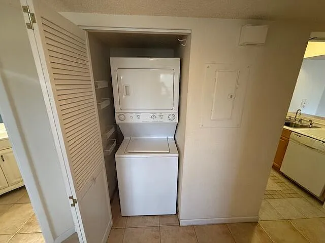 1500 SE Royal Green Cir #203 — Photo 11