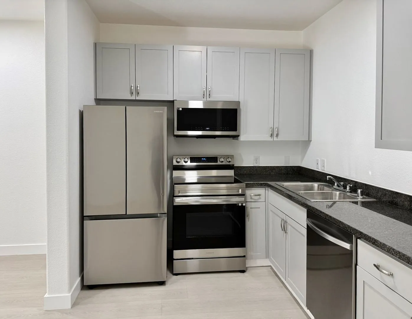 Beautifully Updated 1 Bedroom at Andante — Photo 3