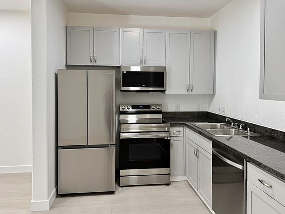 3rd image of 1121 40th St APT 4105