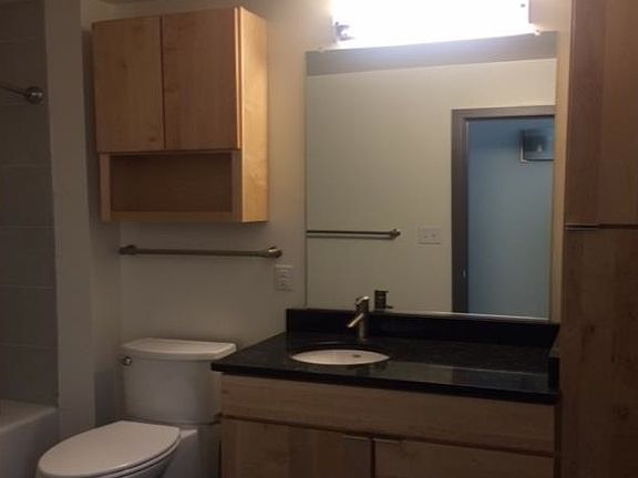 4th image of 403 Stockton St
