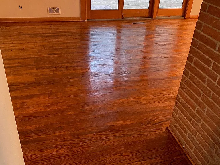 690 Gordon Dr — Photo 3