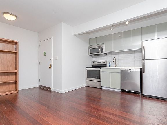 3rd image of 286 Stanhope St #5BB