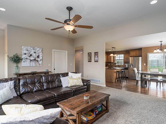 4th image of 3701 Flatwater Dr
