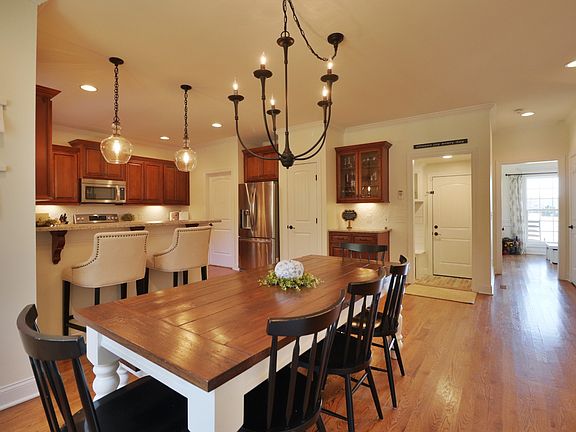 4th image of 210 Hibiscus Ct