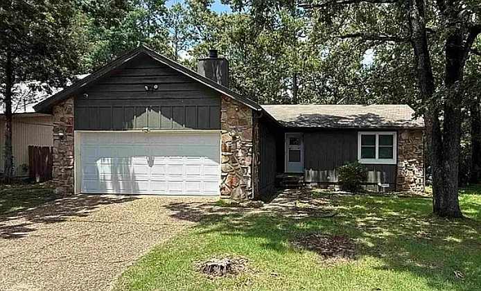 7 Hickory Ln — Photo 1
