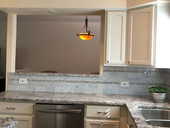 3rd image of 9465 Mereoak Cir