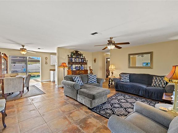 5th image of 1024 NE Pine Island LN