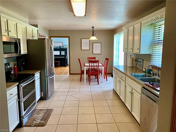 3rd image of 969 Sand Stone Dr